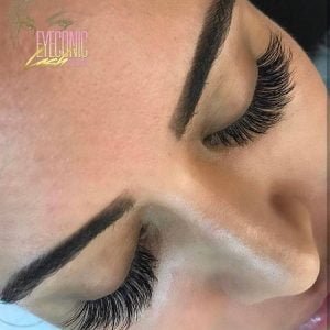 18 Eyeconic Lash Studio