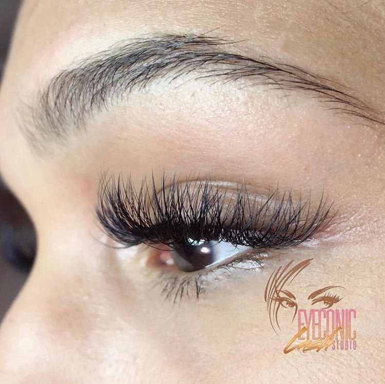 24 Eyeconic Lash Studio